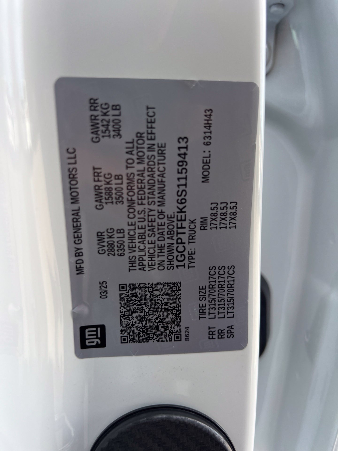 Used 2025 White Chevrolet ZR2 image 30
