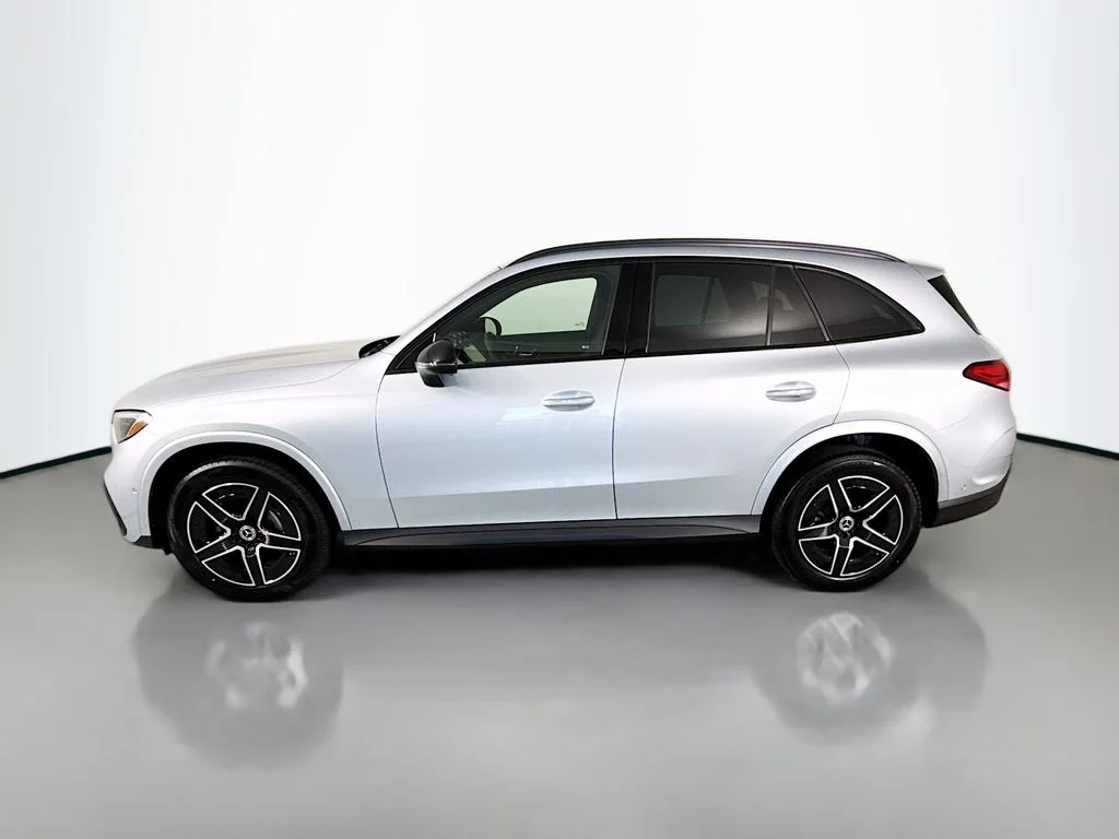 Certified Used 2026  Mercedes-Benz GLC 300 image 2
