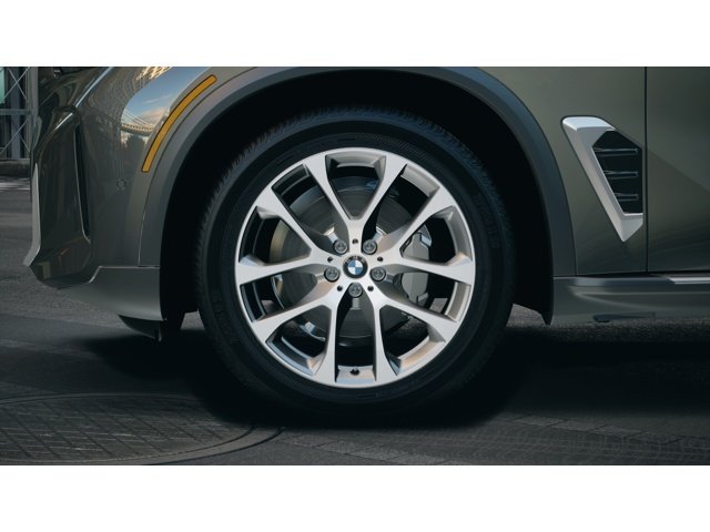 New 2026 Dravit Grey Metallic BMW xDrive40i image 7