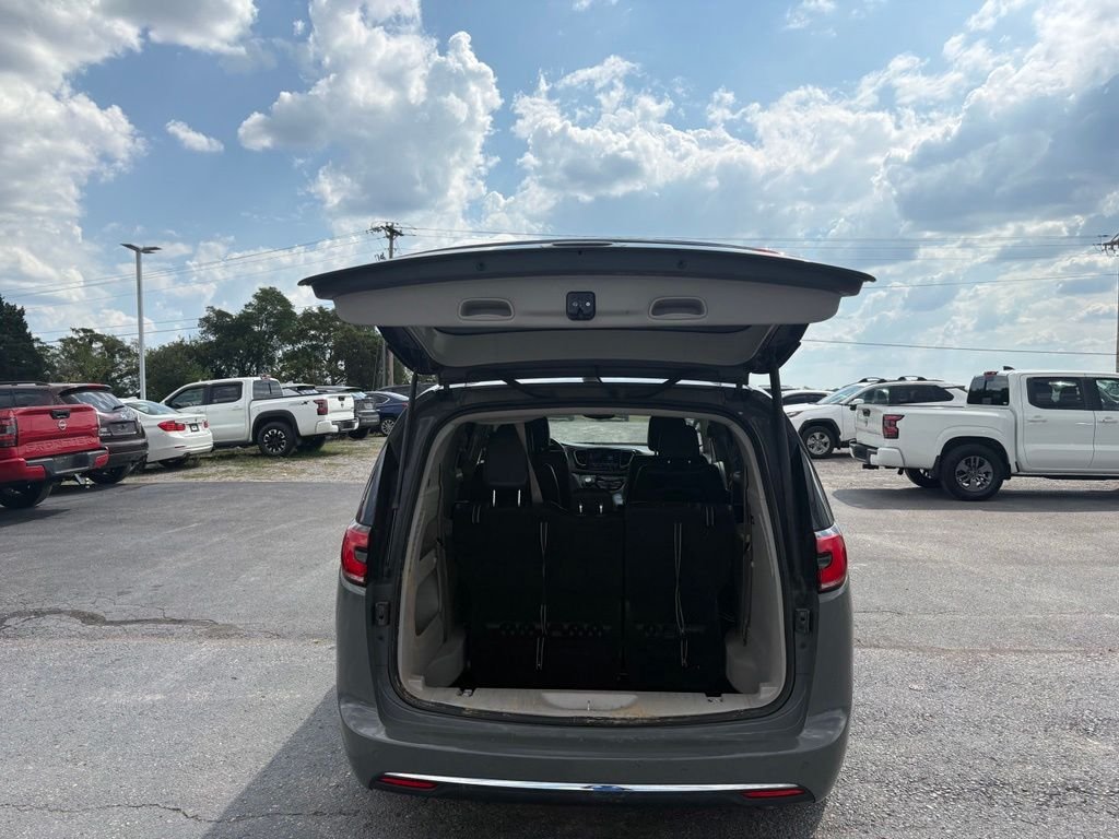 Used 2022 White Chrysler Touring L image 7