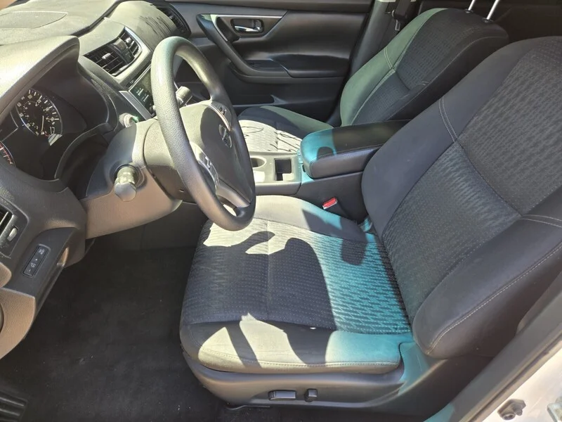 Used 2017 White Nissan 2.5 S image 6