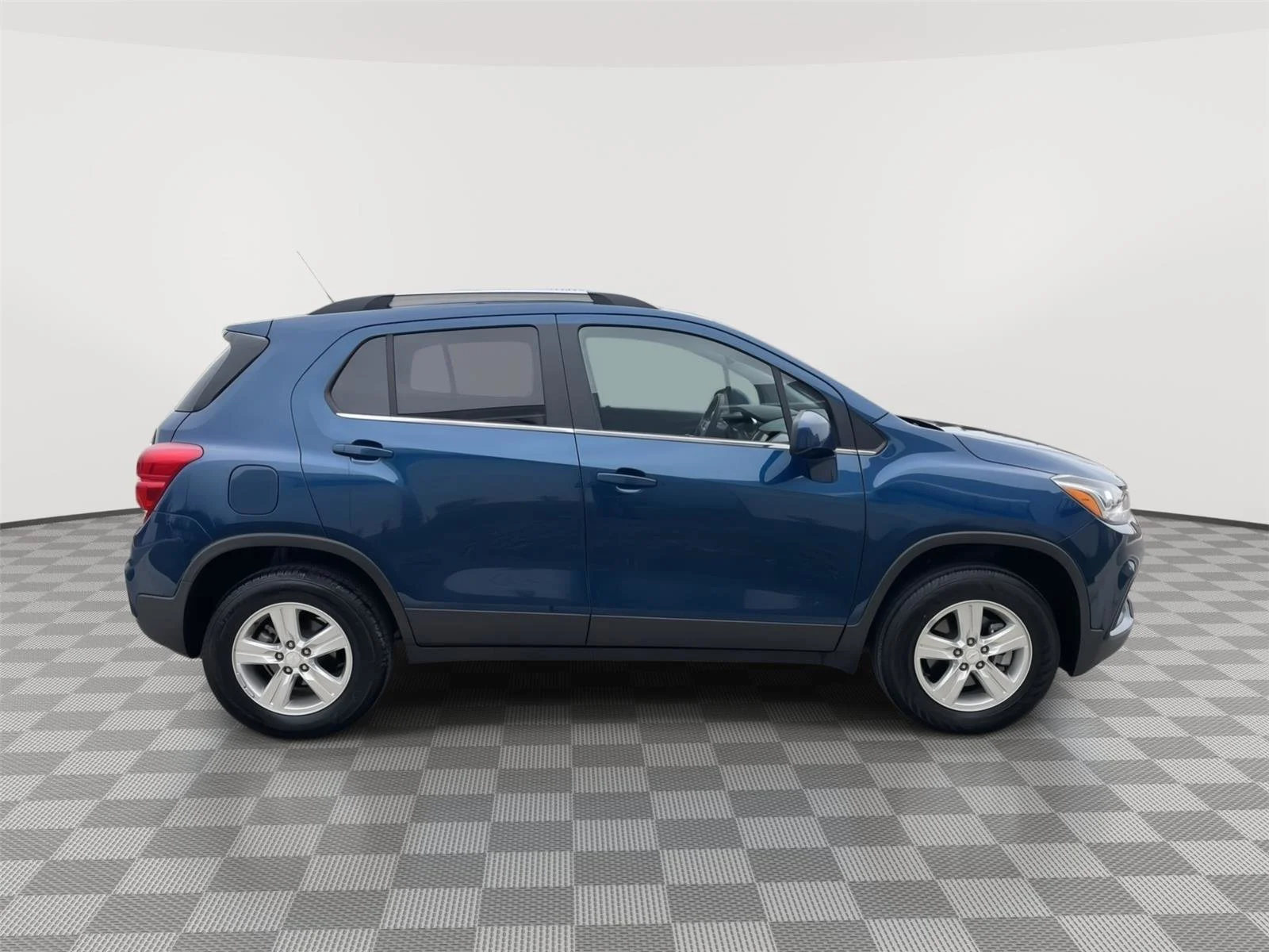 Used 2020 Pacific Blue Metallic Chevrolet LT image 9