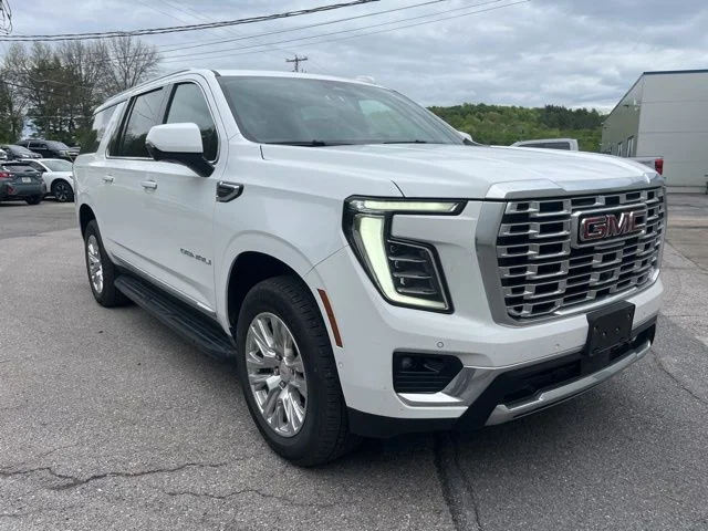 Used 2025 White GMC Denali image 3