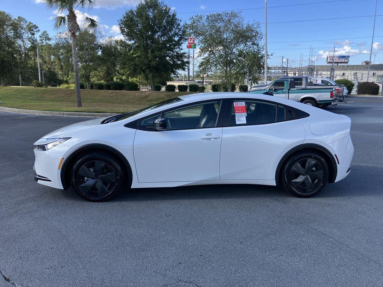 Used 2026 Wind Chill Pearl Toyota SE image 2