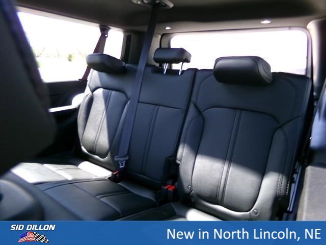 2025 Jeep Wagoneer L Series II - Photo 17