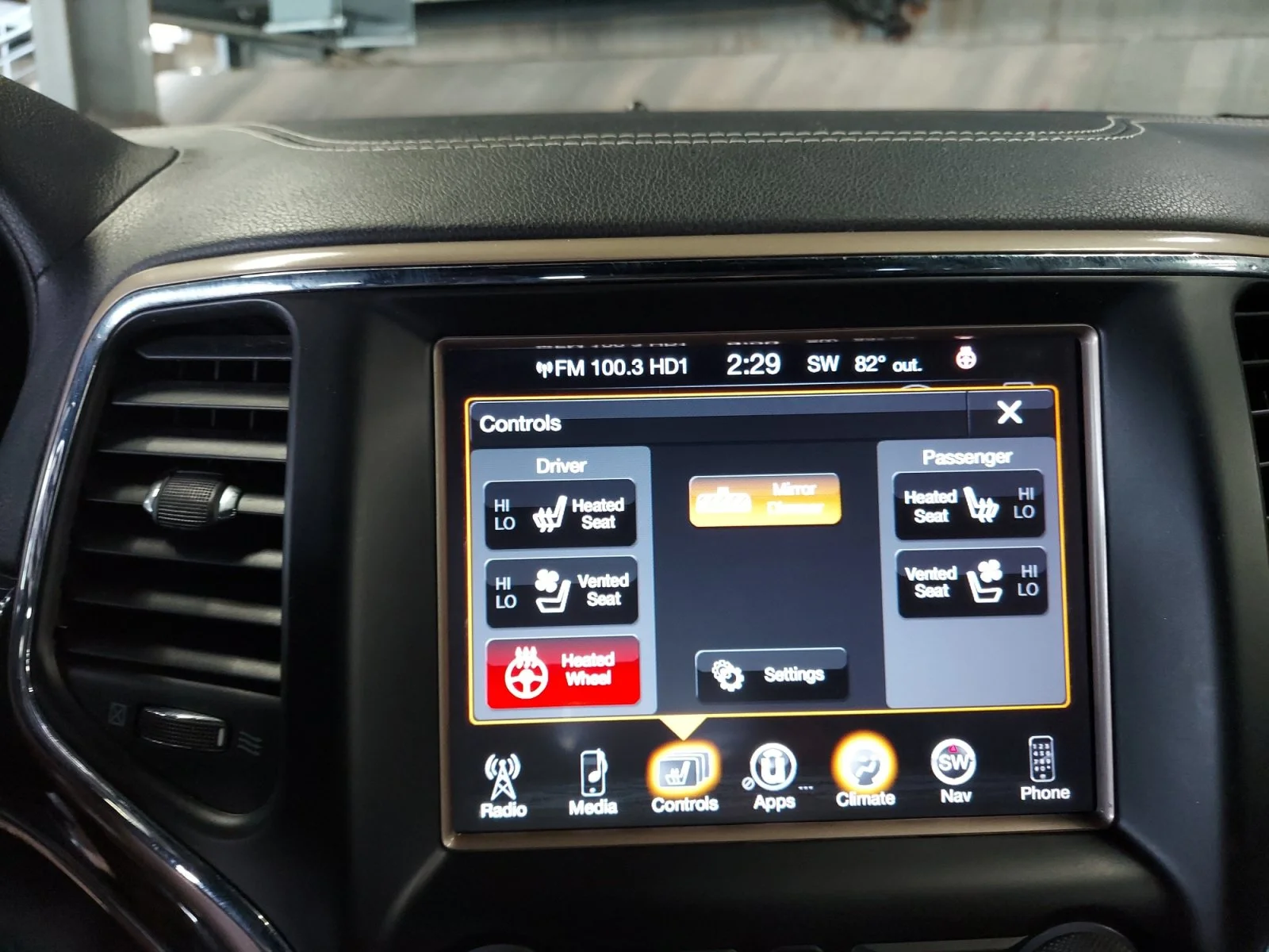 Used 2015 True Blue Pearlcoat Jeep Overland image 26