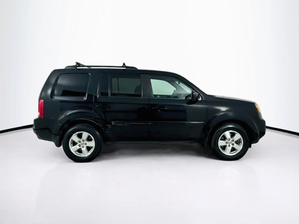 Used 2011 Crystal Black Pearl Honda EX-L image 8