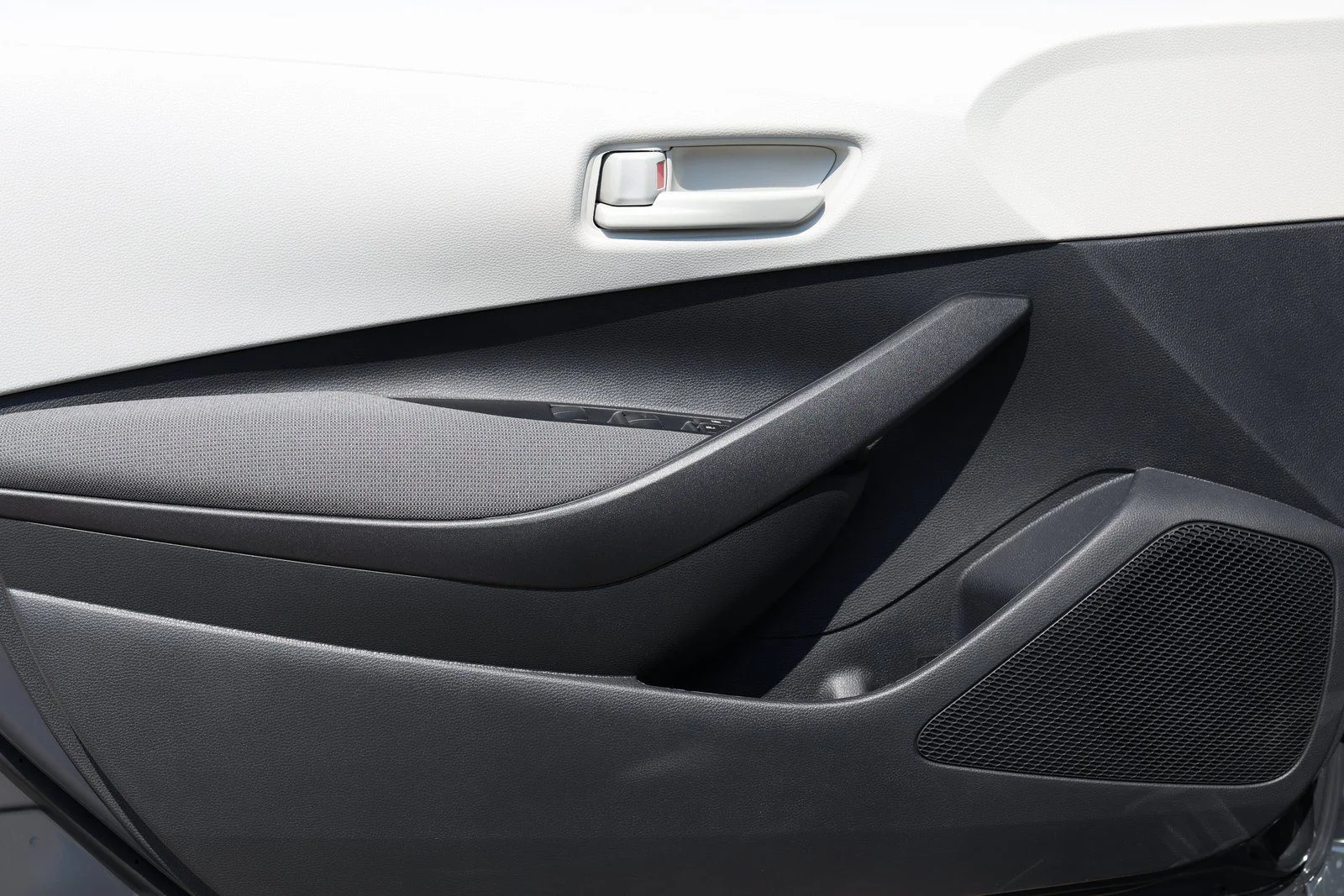 2026 Toyota Corolla LE - Photo 22