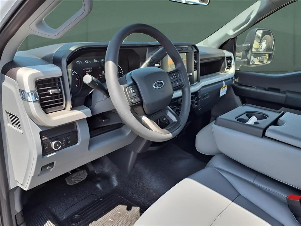 2024 Ford F-450 Super Duty Chassis Cab XL - Photo 8