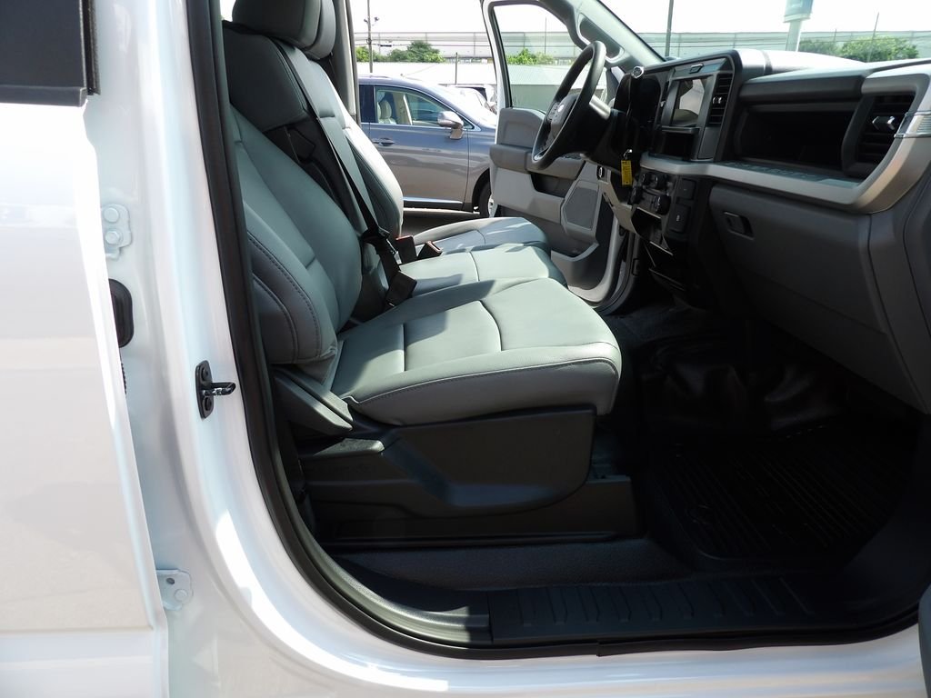 New 2026 Oxford White Ford F-250® XL image 30