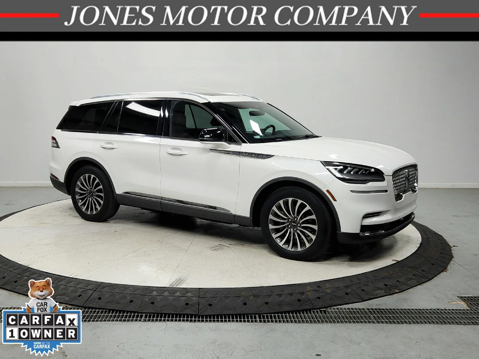 Used 2022 White Lincoln Reserve image 1