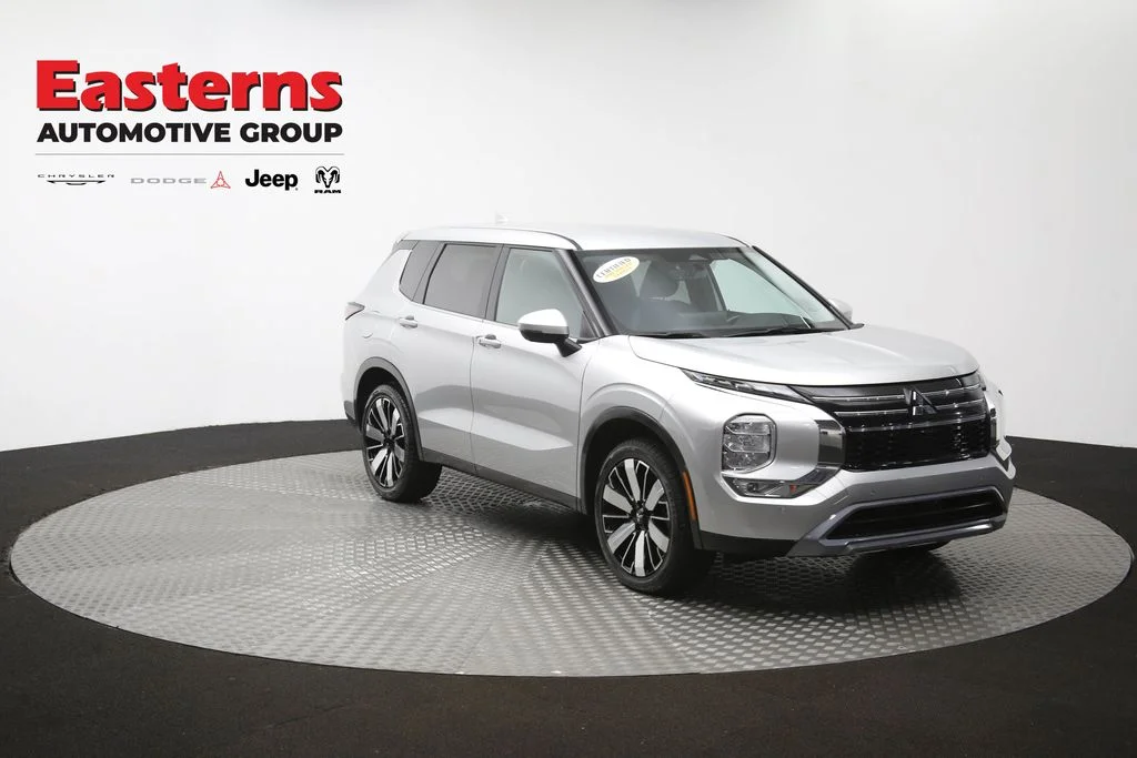 Used 2025 Silver Mitsubishi SE image 50