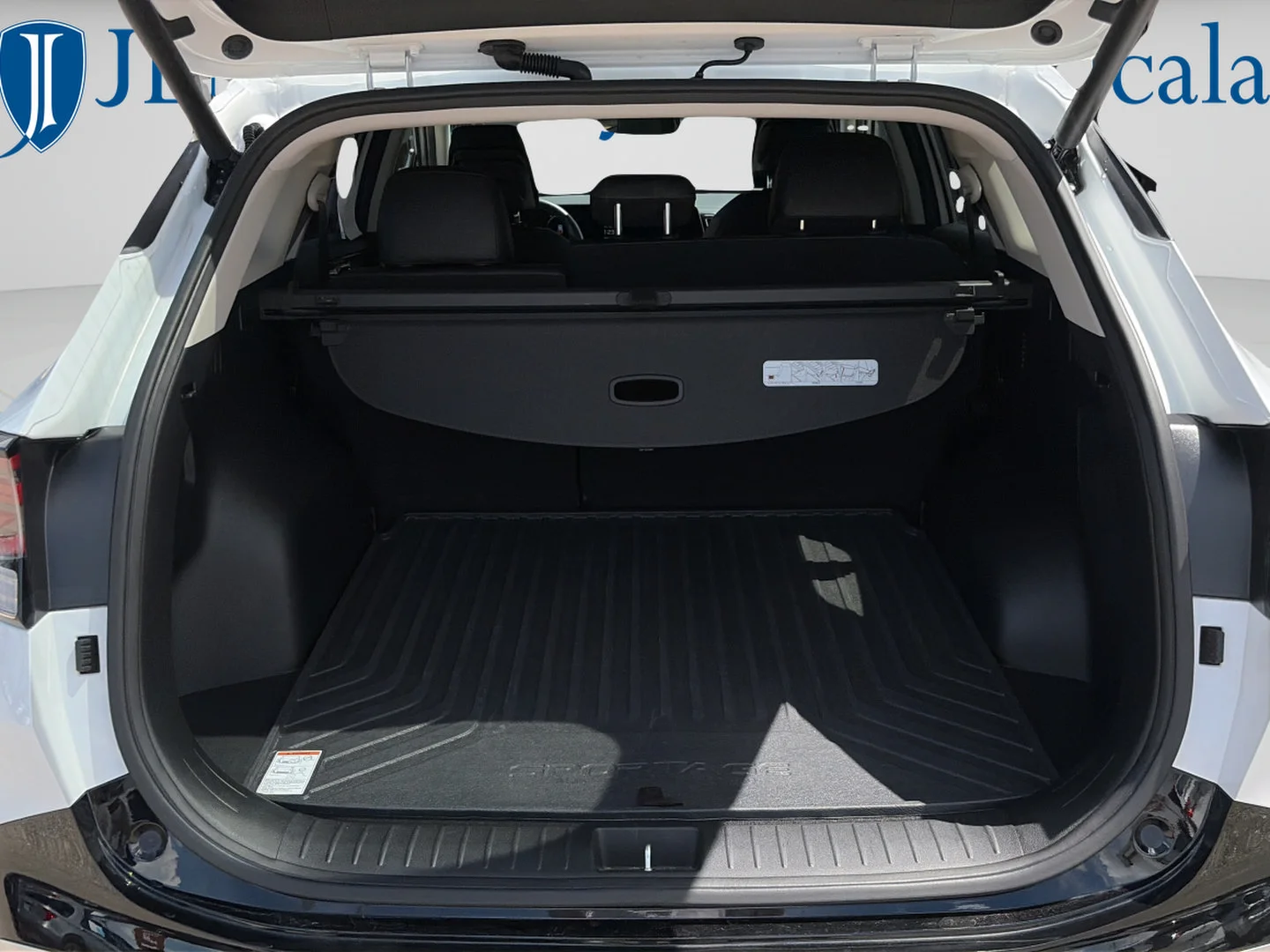 Used 2025 Glacial White Pearl Kia SX-Prestige image 9