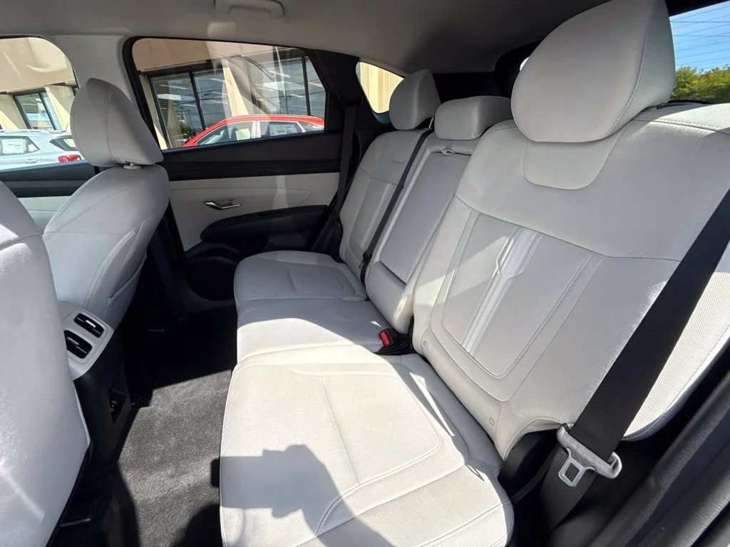 Used 2025 Gray Hyundai SEL image 27