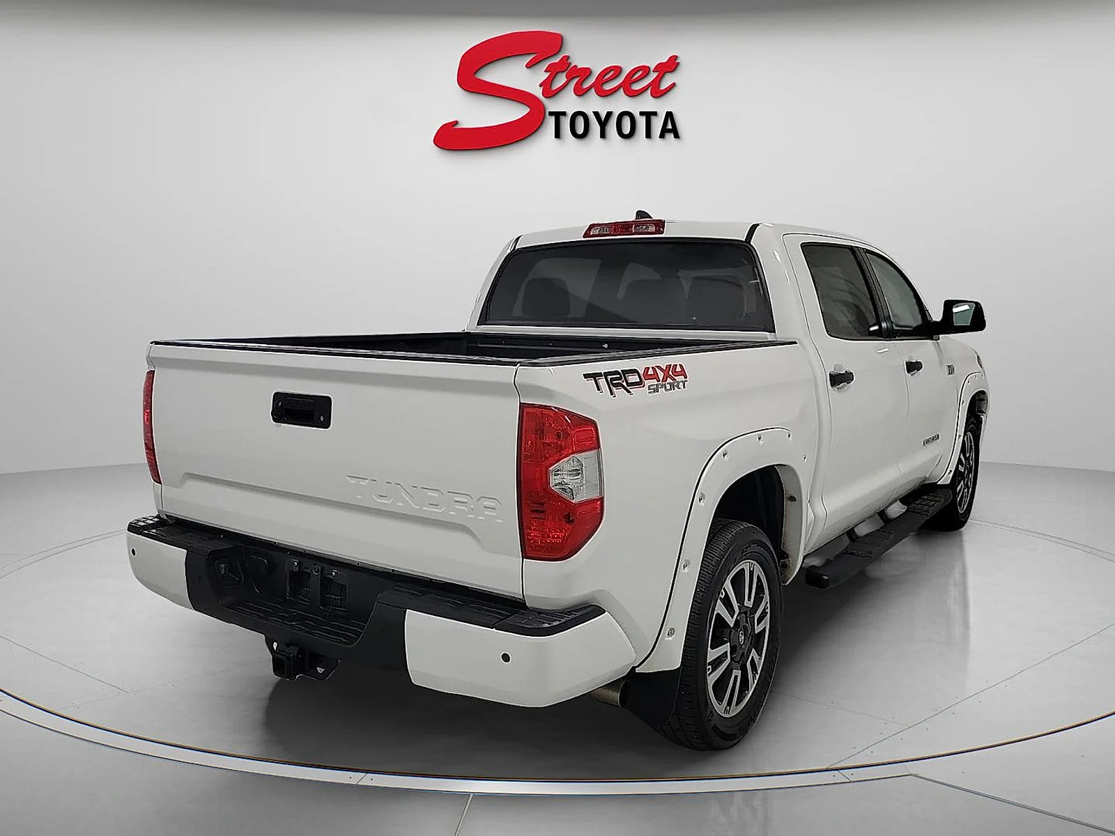 Certified Used 2020 White Toyota SR5 image 4