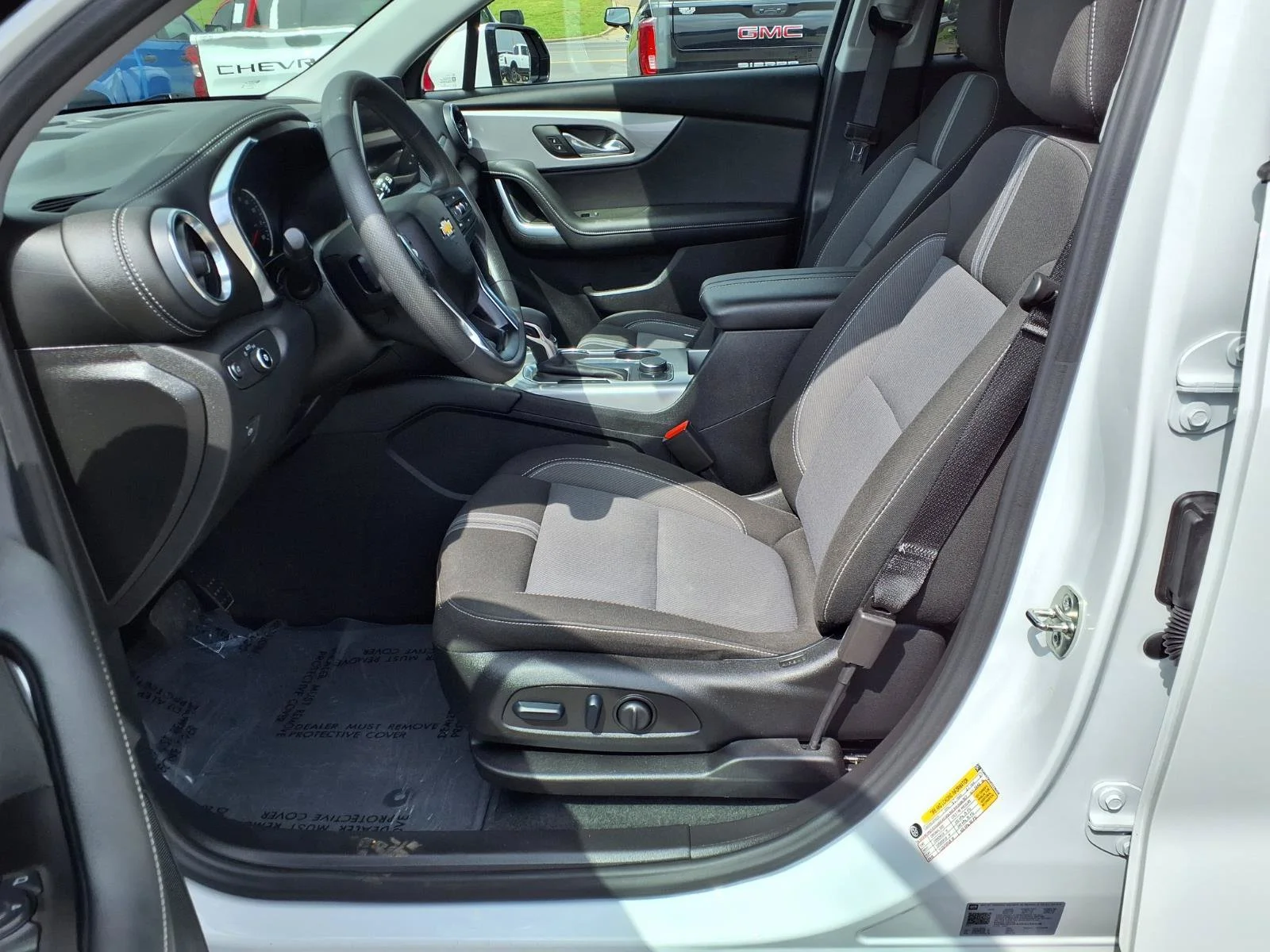 Used 2025 Summit White Chevrolet LT image 16