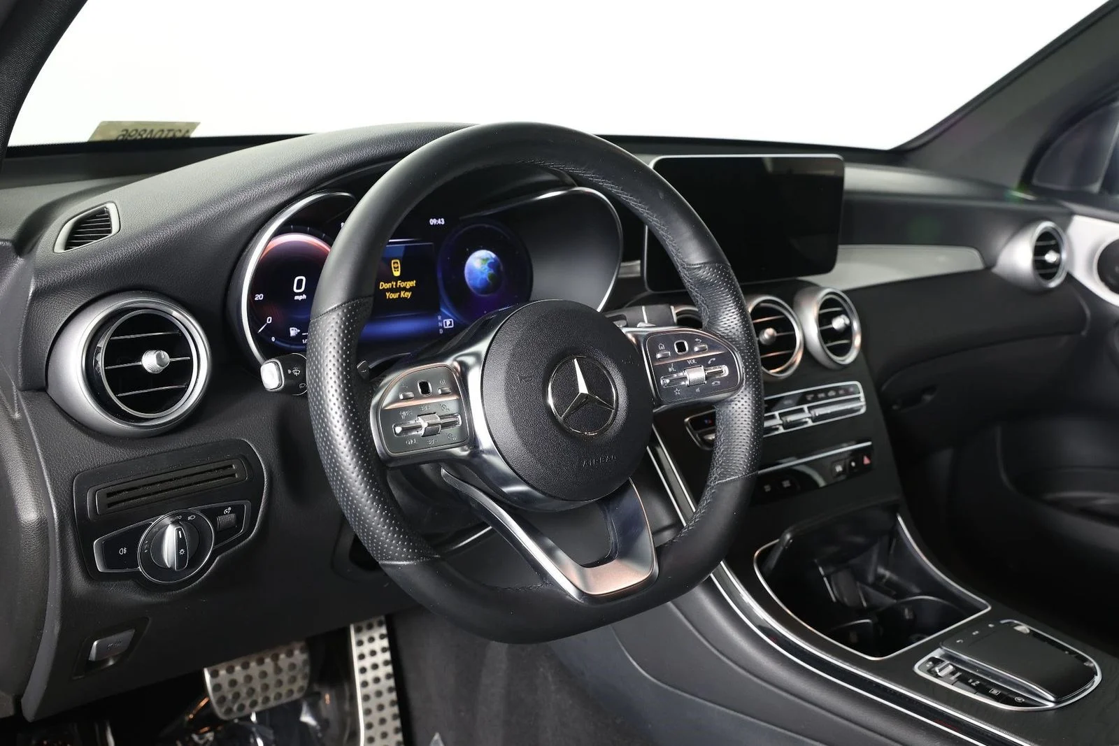 Used 2022 Black Mercedes-Benz GLC 300 image 4