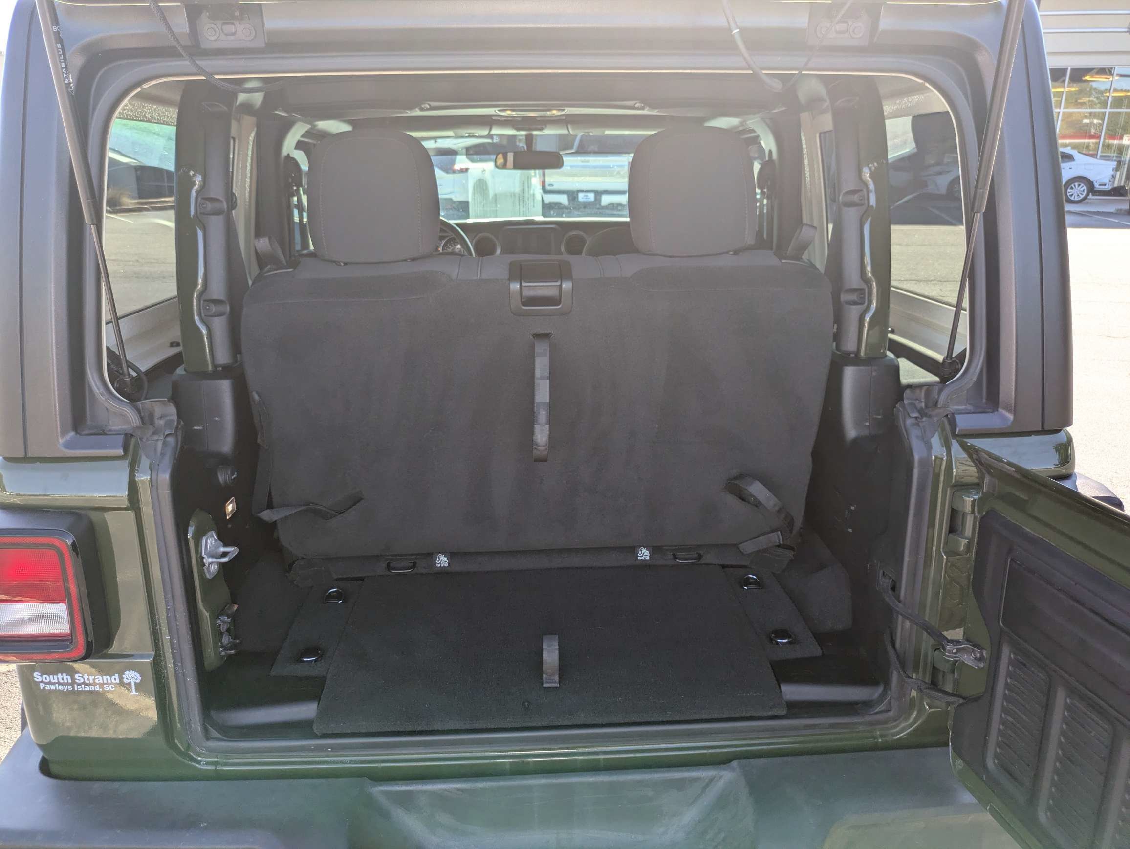 Used 2023 Green Jeep Sport image 10