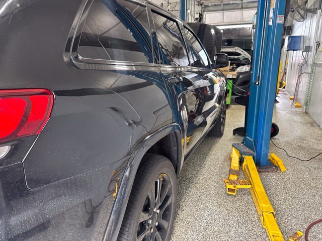 Used 2018 Black Jeep Altitude image 10