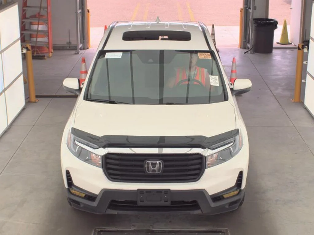 Used 2023 Platinum White Pearl Honda RTL image 2