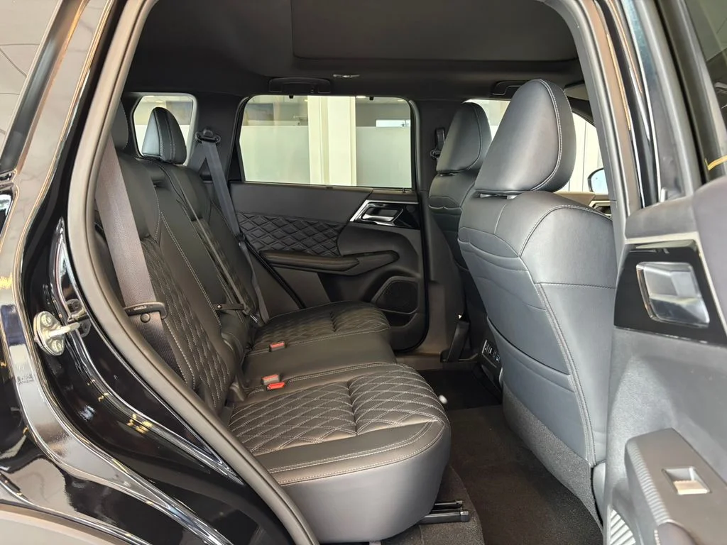 New 2026 Black Nissan Platinum image 25