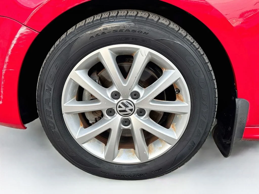 Used 2012 Red Volkswagen 2.5L SE image 36