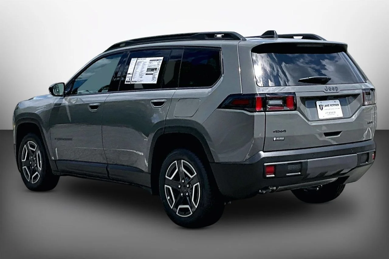 New 2026 Sting-Gray Clearcoat Jeep Laredo image 6
