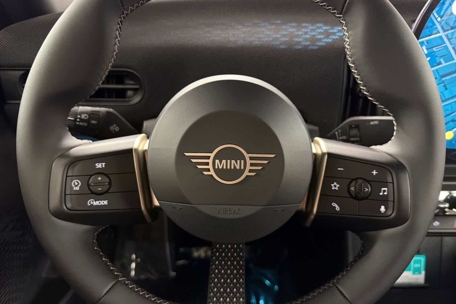 New 2026 Midnight Black II Metallic MINI Signature Plus image 25