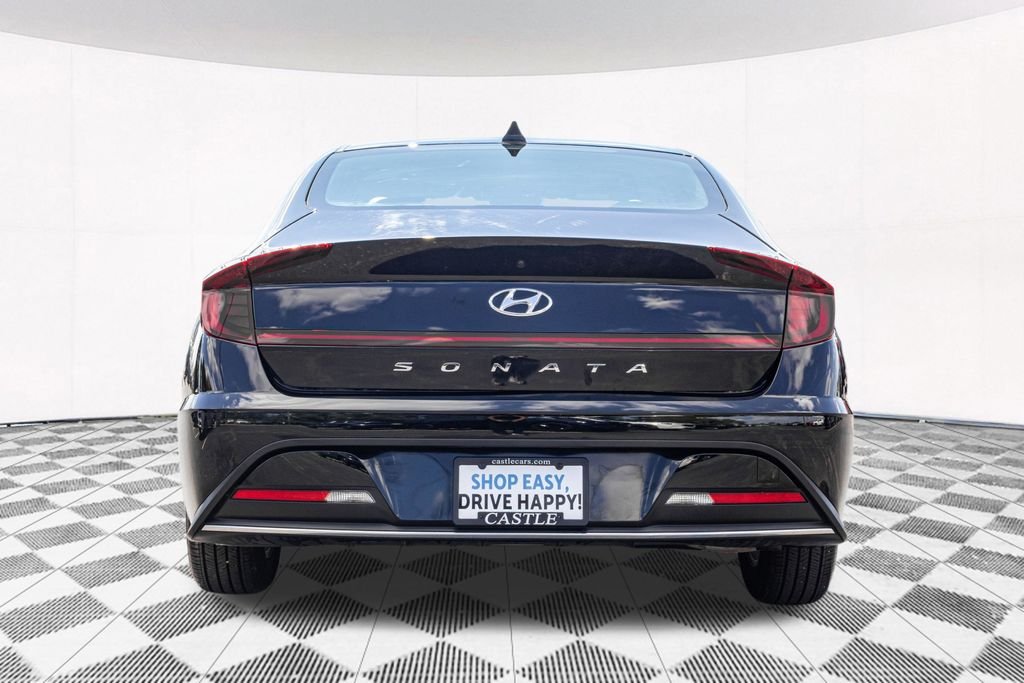 Certified Used 2023 Black Hyundai SE image 9