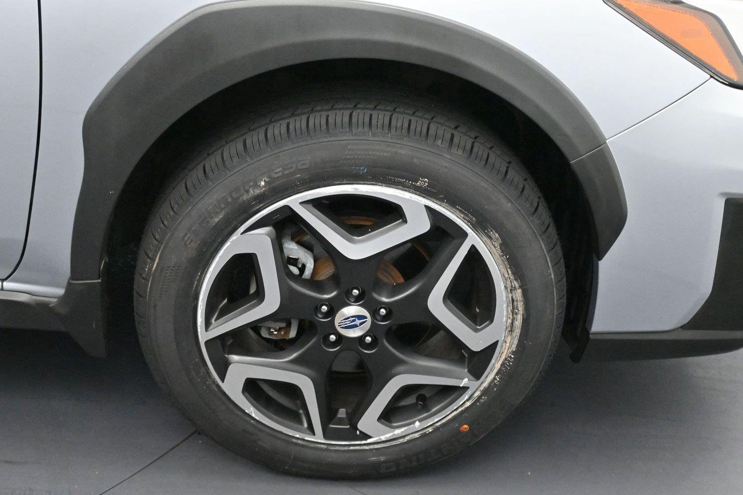 Used 2018 Ice Silver Metallic Subaru Limited image 32