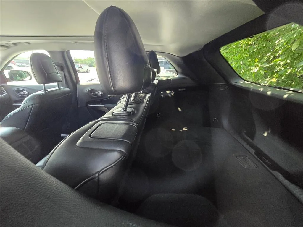 Used 2019 White Jeep Limited image 6