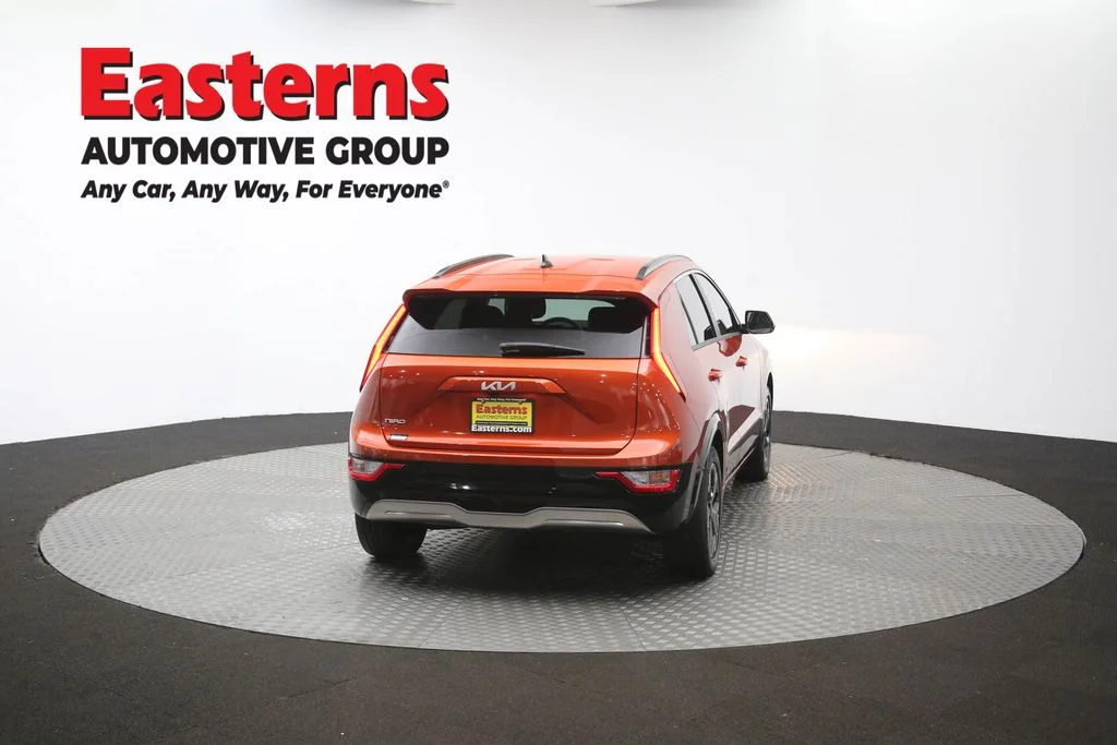 Used 2023 Red Kia Wind image 37