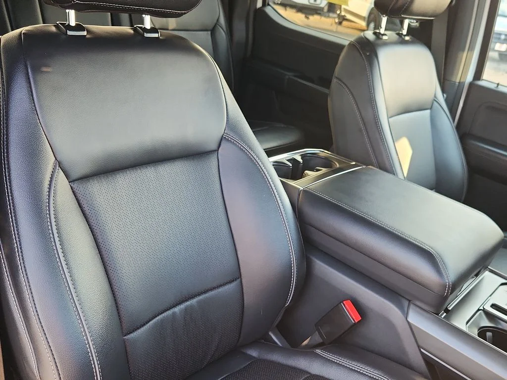 Used 2025 White Ford Lariat image 17