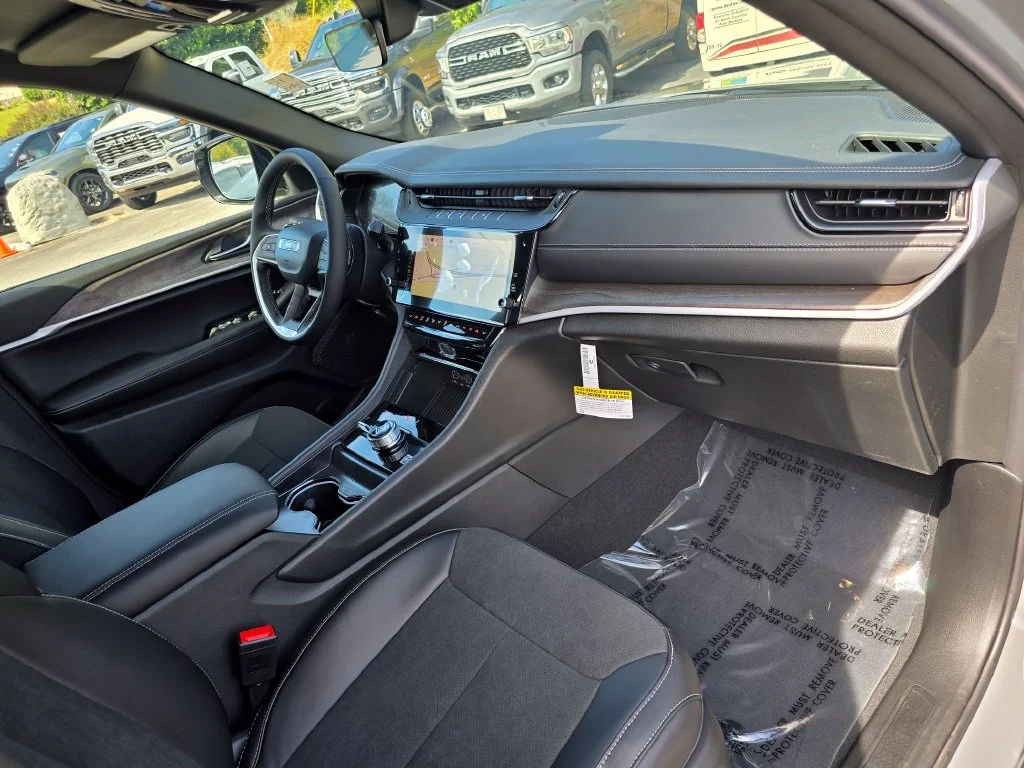 New 2027 Gray Jeep Laredo Altitude image 28