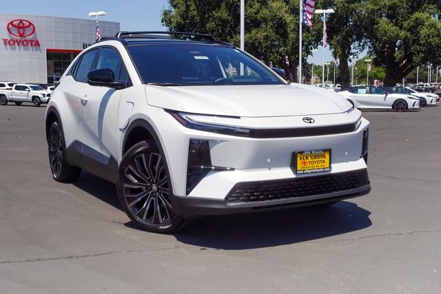 New 2026 Wind Chill Pearl <sup>1</sup> Toyota  XSE image 2