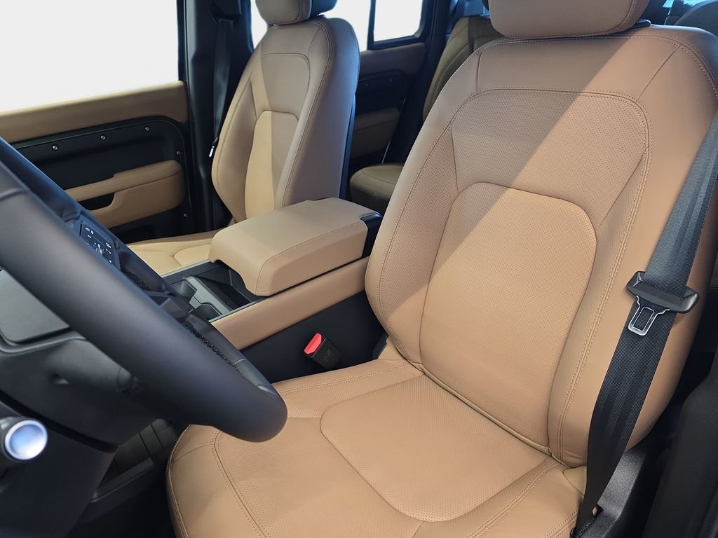 New 2026 Woolstone Green Land Rover X-Dynamic SE image 12