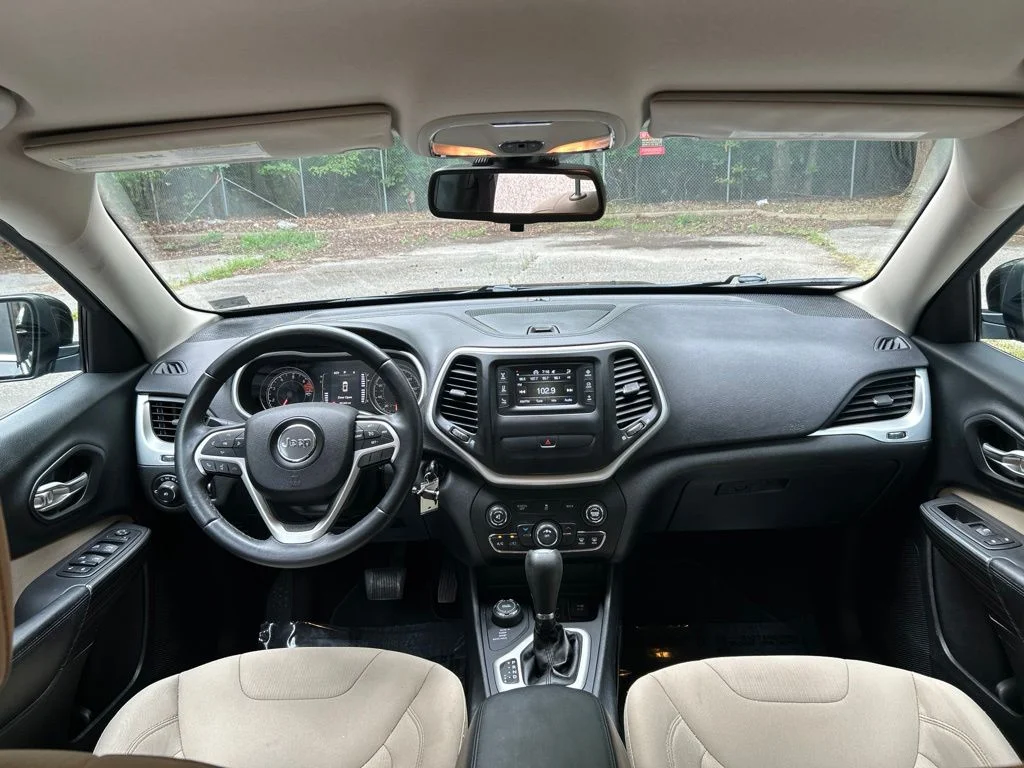 Used 2016 Black Jeep Latitude image 28