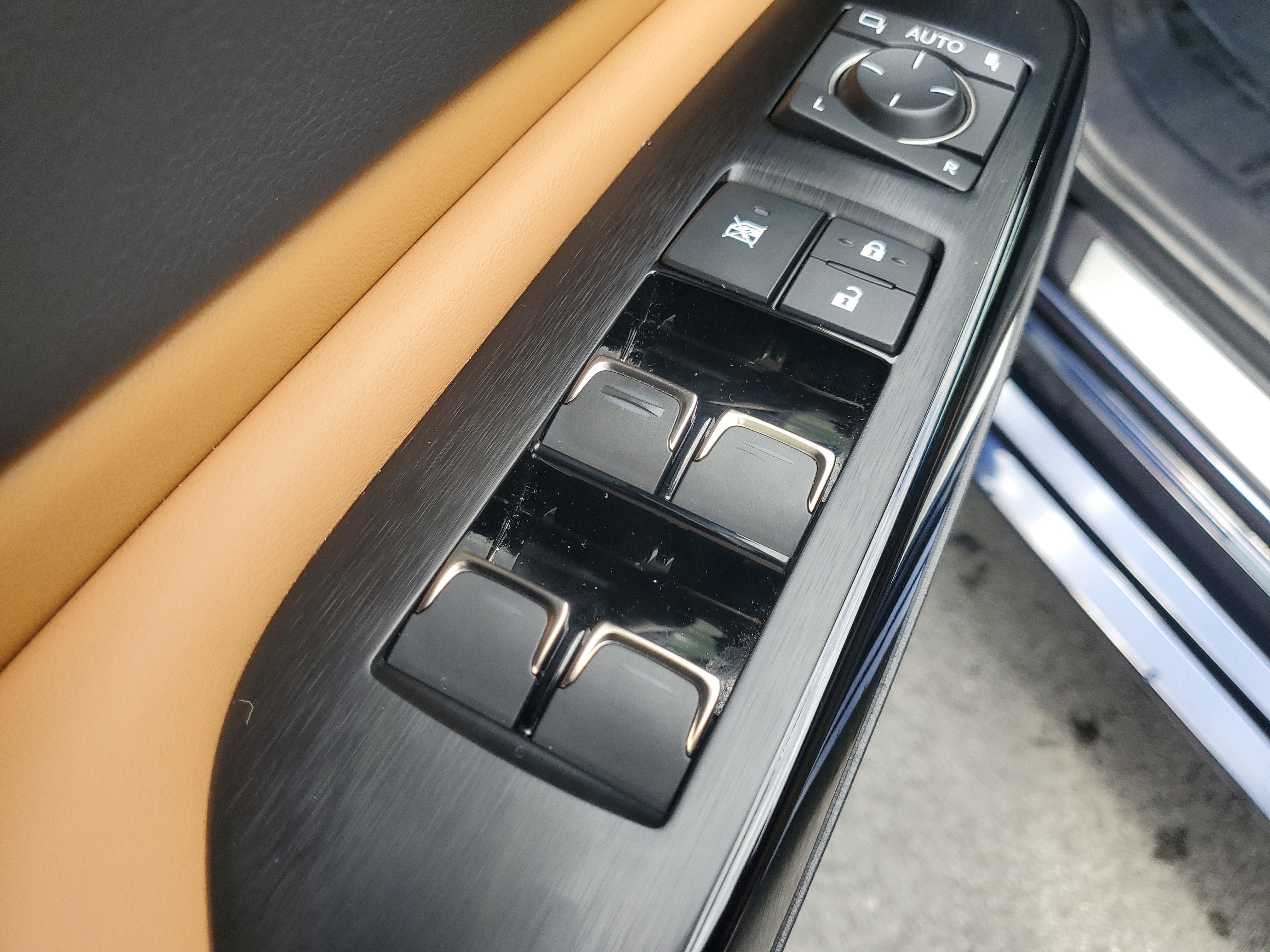 Used 2025 Mica Lexus ES 300h image 20