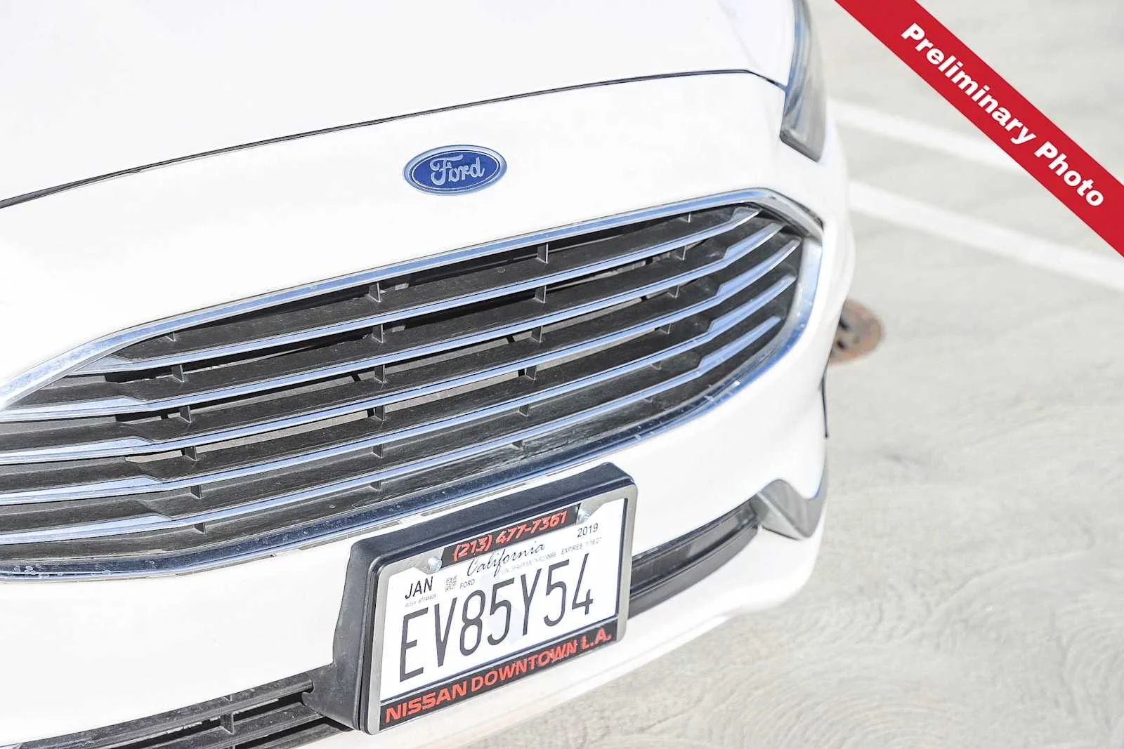 Used 2019 White Platinum Metallic Tri-Coat Ford SEL image 5