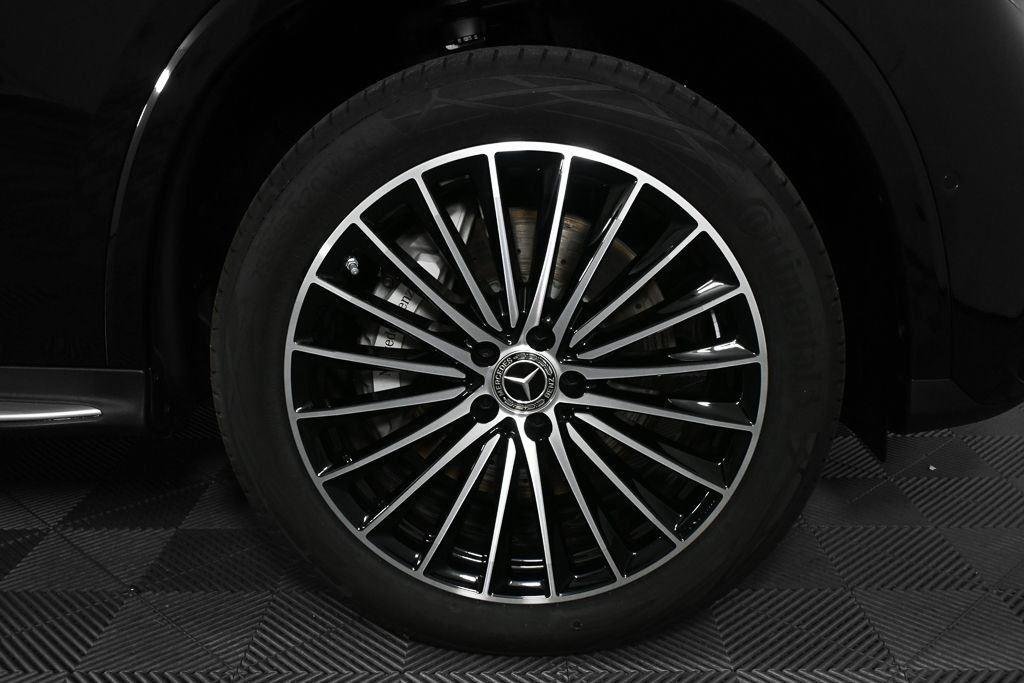 New 2026 Obsidian Black Metallic Mercedes-Benz GLC 300 image 37