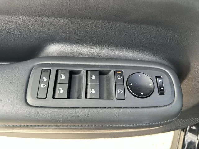 Used 2025 Black Hyundai SEL image 15