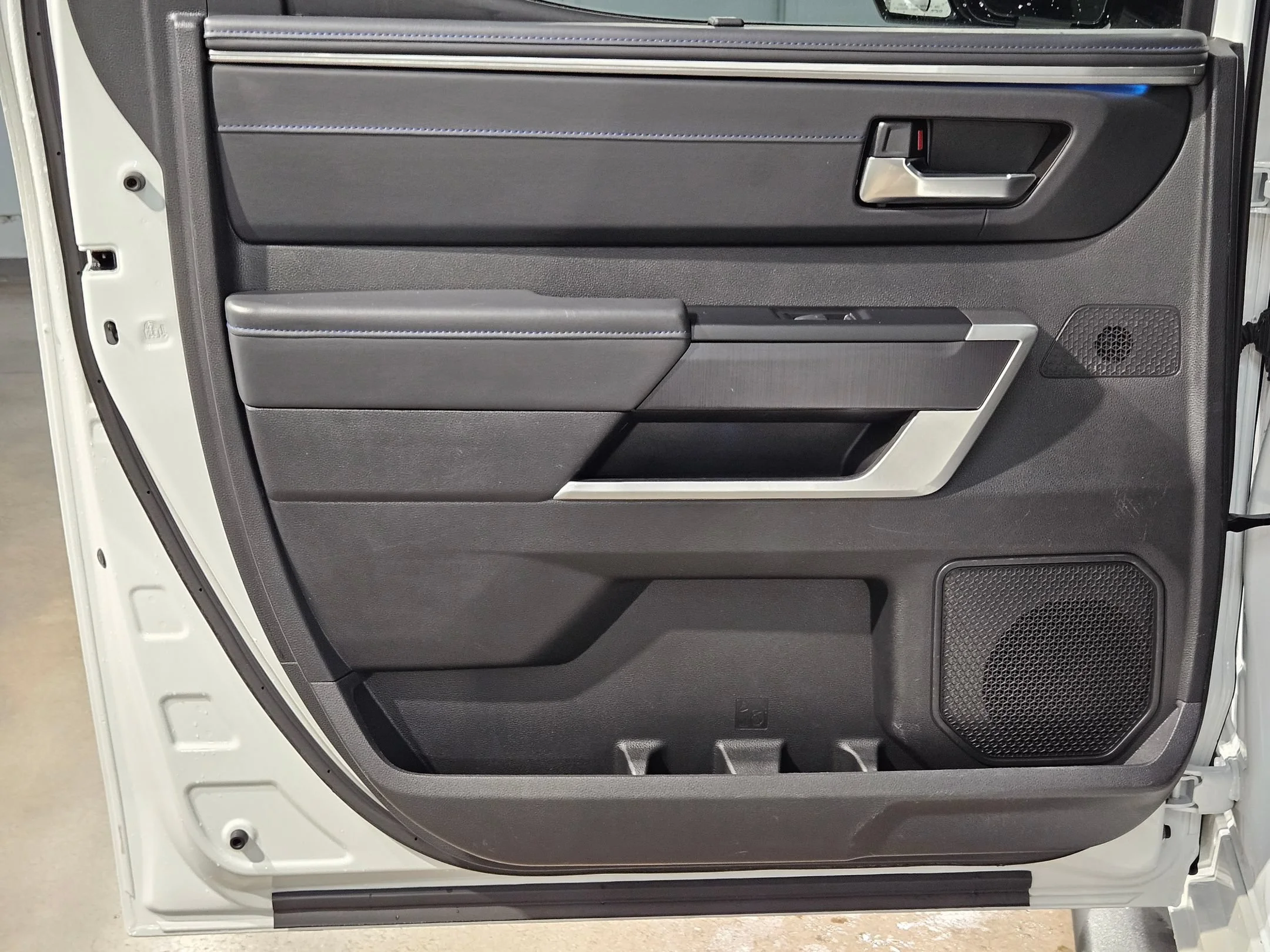 Used 2022 Wind Chill Pearl Toyota Platinum image 35