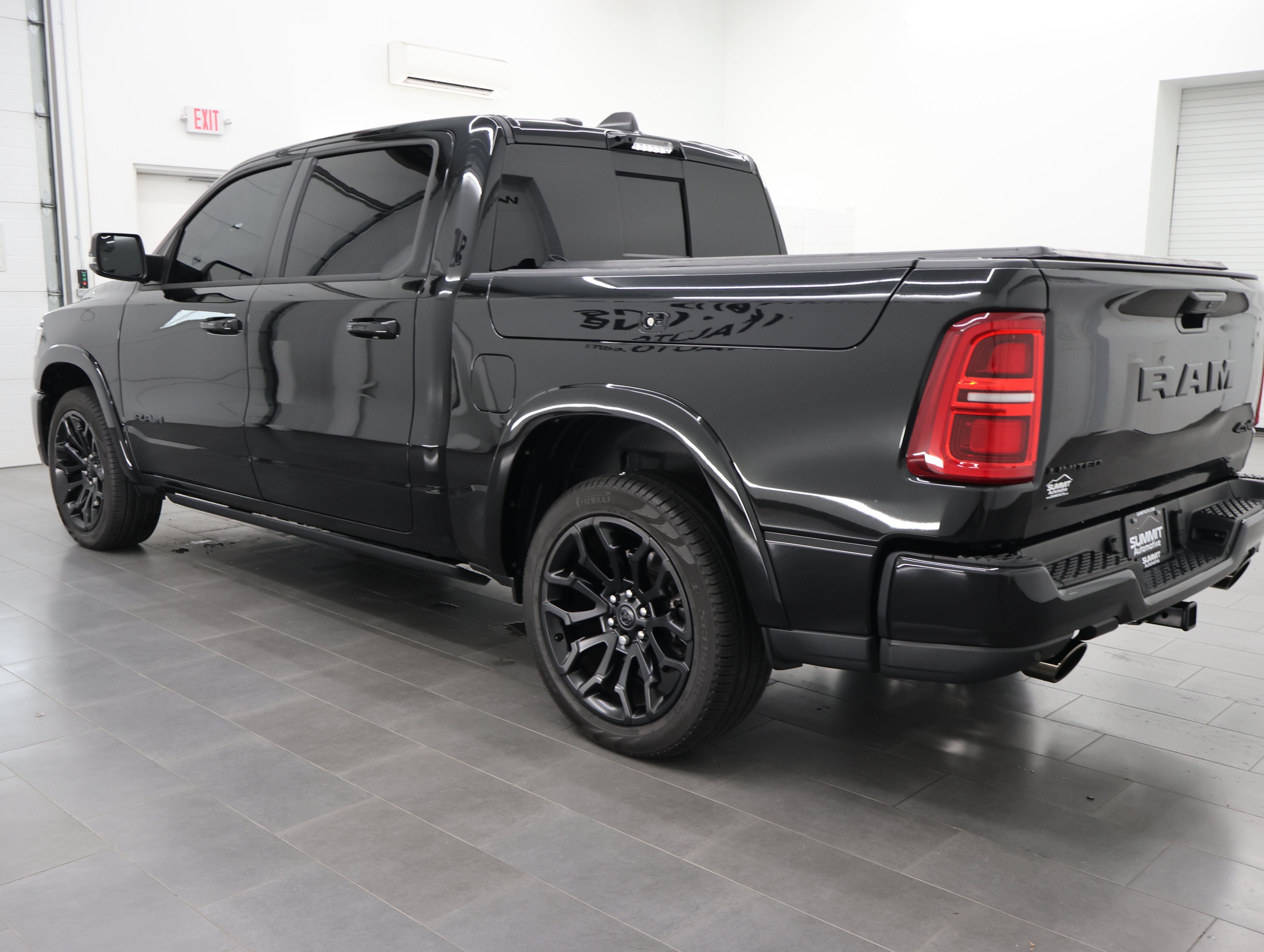 Used 2025 Diamond Black Crystal Pearlcoat Ram Limited image 6