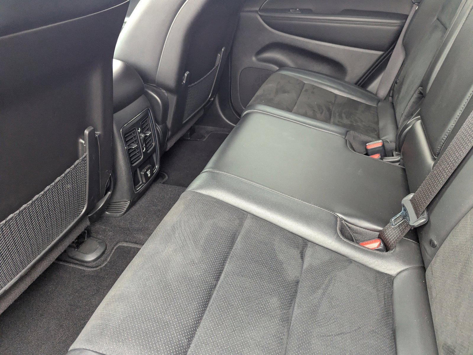 Used 2021 Billet Silver Metallic Clearcoat Jeep Laredo X image 10