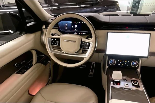 Used 2023 Blue Land Rover SV image 4