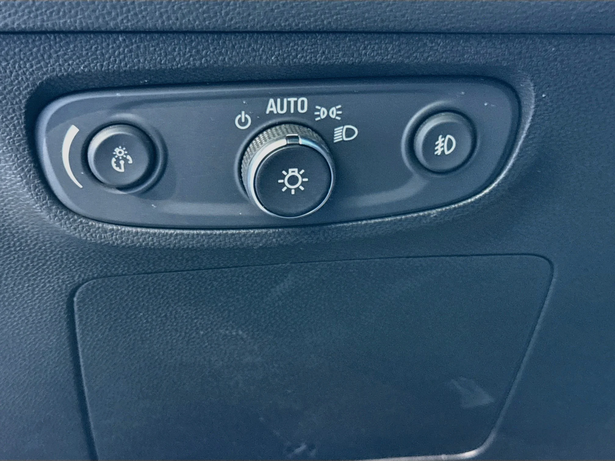 Used 2022 Satin Steel Metallic Buick Essence image 10
