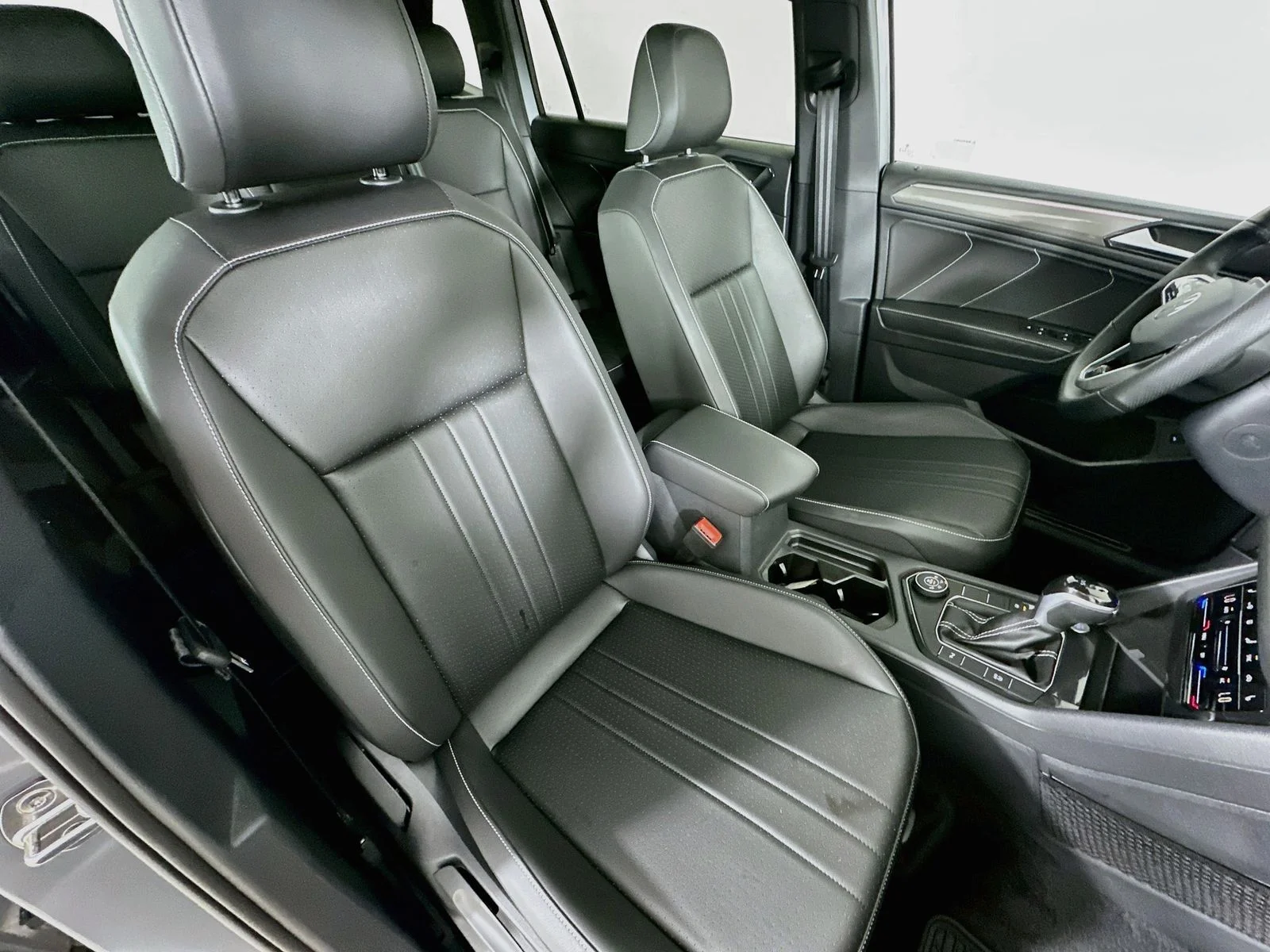Used 2024 Silver Volkswagen  image 44