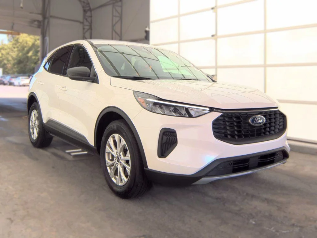 Used 2023 White Ford Active image 4