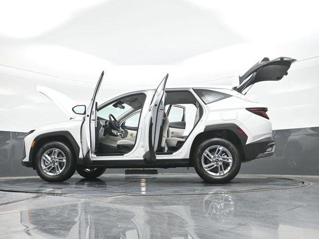 New 2026 White Hyundai SE AWD image 31