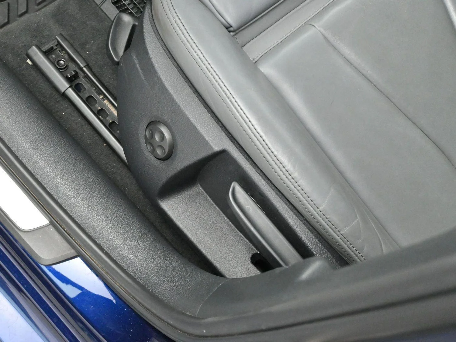 Used 2019 Navarra Blue Metallic Audi Premium Plus image 14